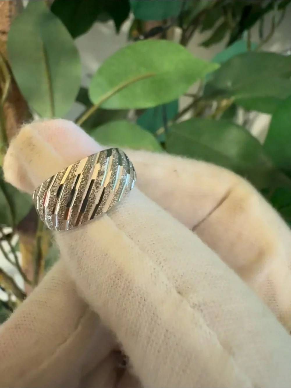 14k white gold vintage size 7 diamond 💎 accents